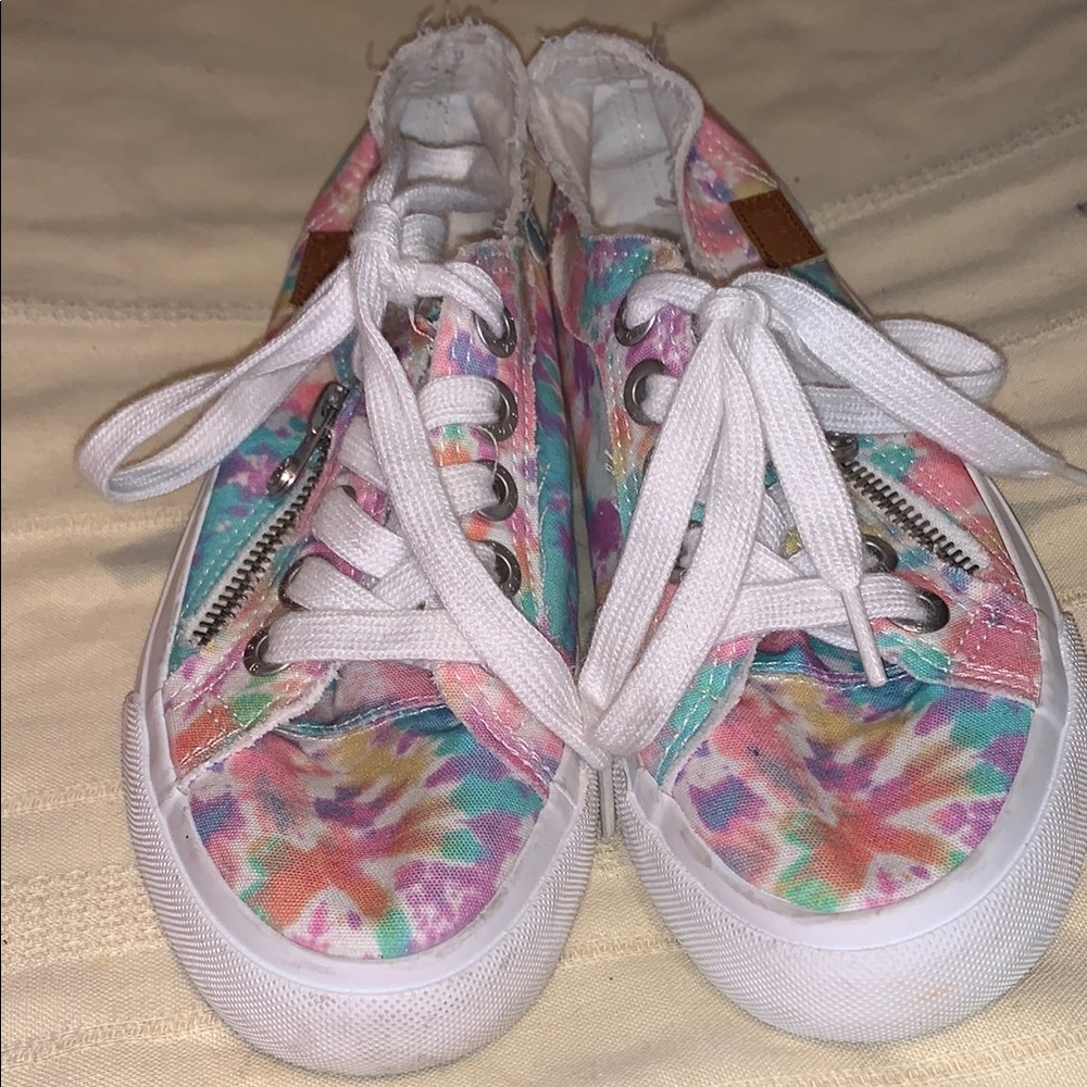 Blowfish White and Blue Sneakers Vibrant Canvas Low-Top